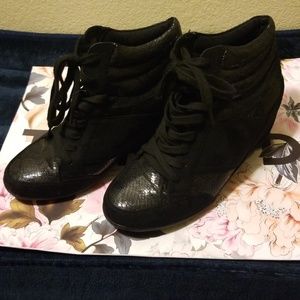 Torrid Wedge Sneaker, size 8W